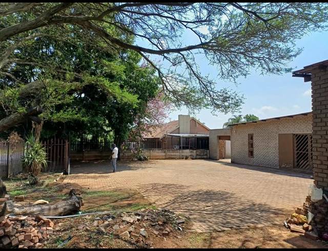 5 BEDROOM HOUSE FOR SALE IN NIMRODPARK